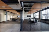 Παγωμένες γυαλιού αλουμινίου πόρτες χωρισμάτων σχεδιαγράμματος ξύλινες για το σύγχρονο γραφείο